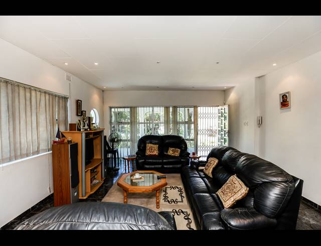 7 BEDROOM HOUSE FOR SALE IN AVOCA